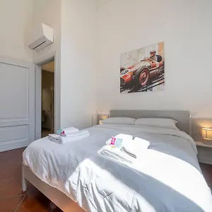 Apartment Via Emilia Centro - Stupendo A, Modena